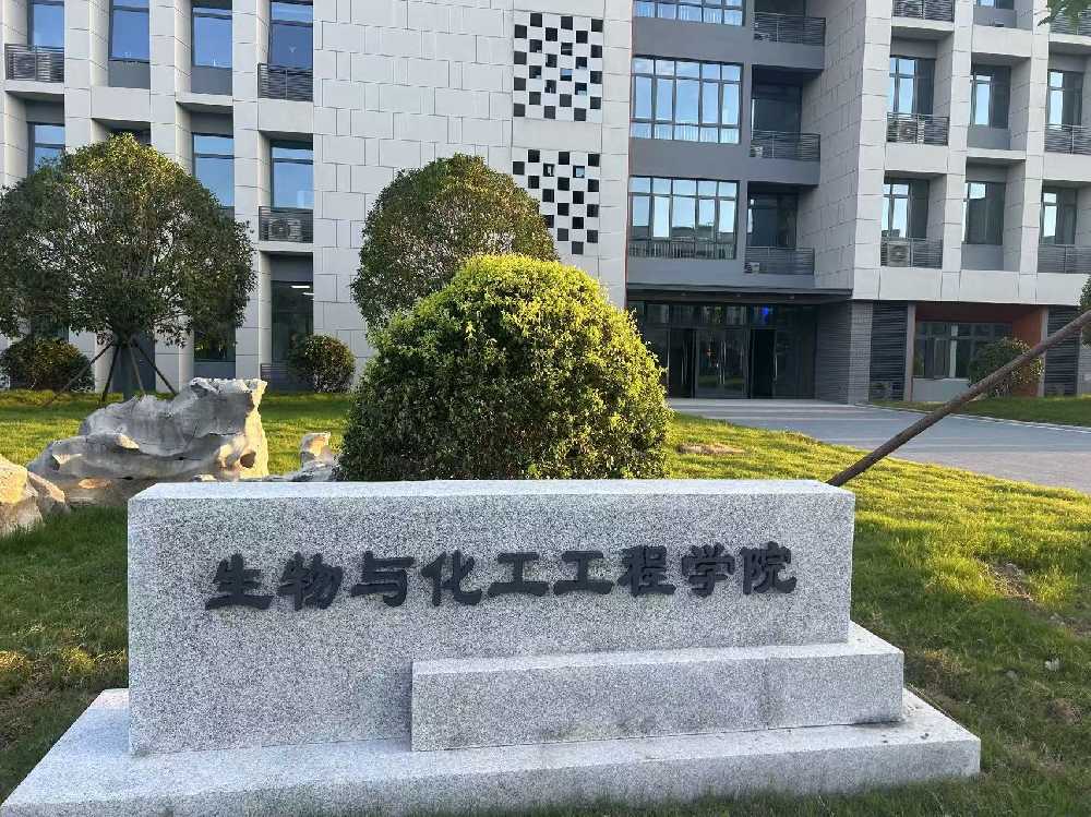 宽城区扬州职业大学体育场高杆灯项目